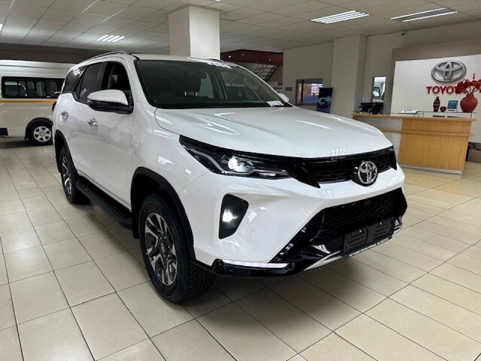 TOYOTA  FORTUNER 2.4GD-6 R/B A/T, image 1