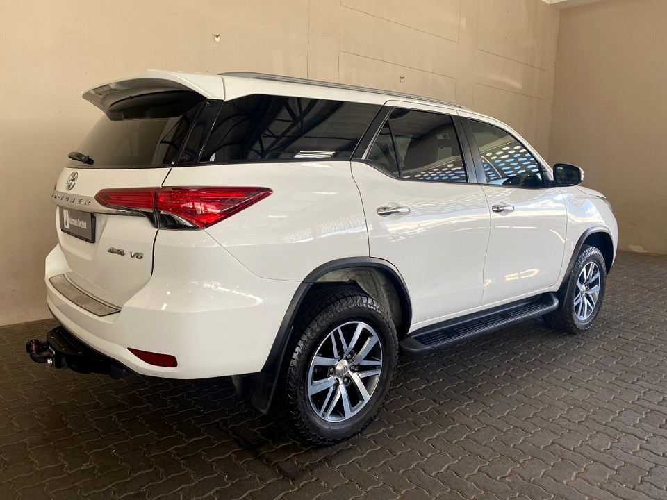 TOYOTA FORTUNER 4.0 V6 4X4 A/T, image 2
