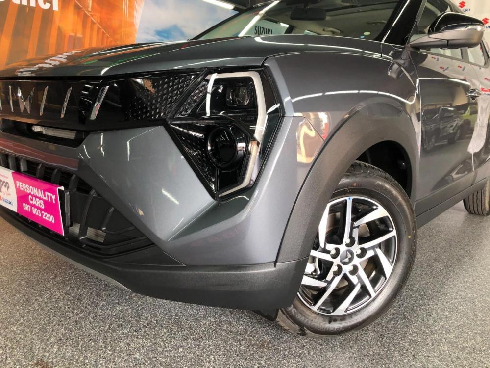 Mahindra XUV3X0 1.2 AX5 MT, image 2