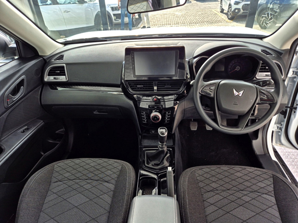 MAHINDRA XUV3XO 1.2T MX2, image 2