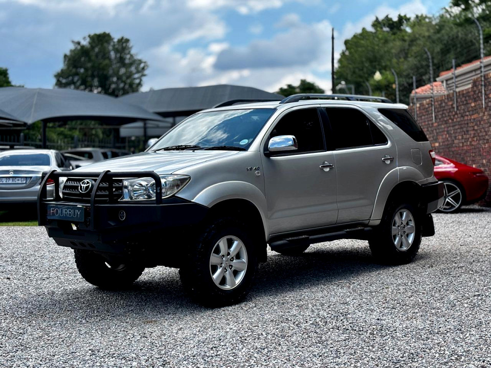 TOYOTA FORTUNER 4.0 V6 A/T 4X4, image 1