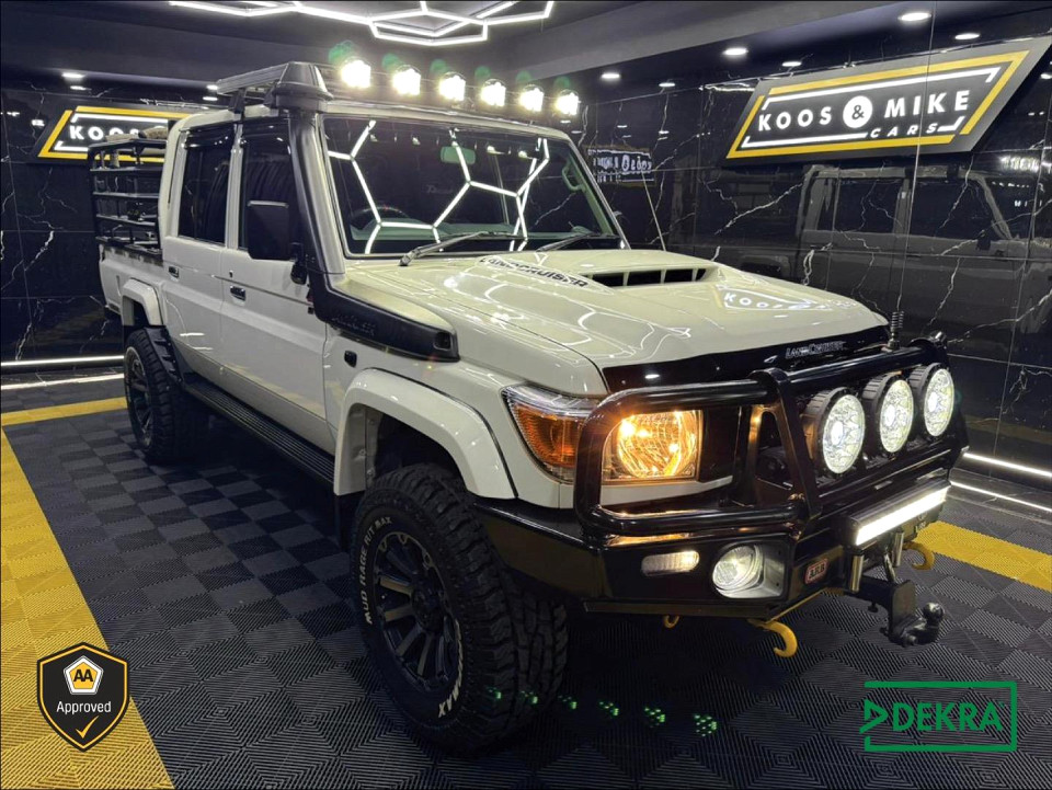 TOYOTA LAND CRUISER 79 4.5D 70TH ED P/U D/C, image 2