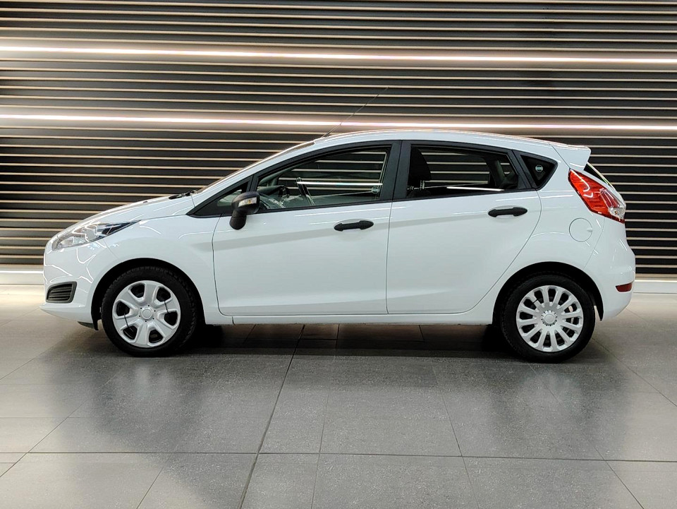 FORD FIESTA 1.4 AMBIENTE 5 Dr, image 2