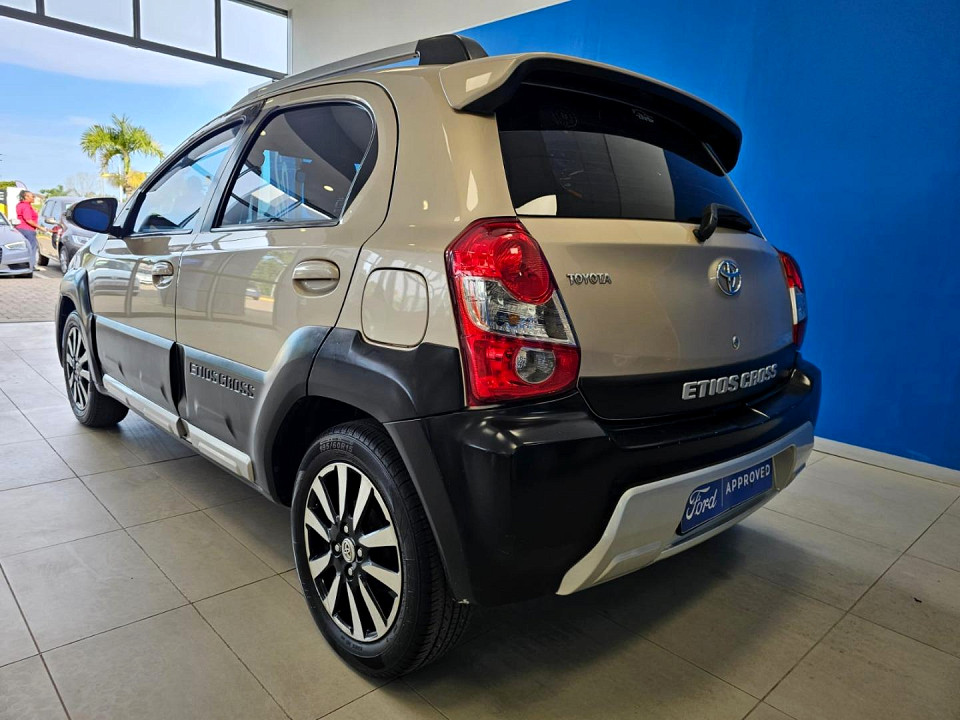 TOYOTA ETIOS CROSS 1.5 Xs 5Dr, image 2