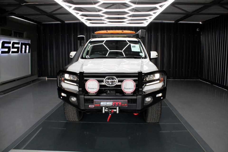 Toyota Land Cruiser 200 4.5D-4D V8 VX-R, image 2