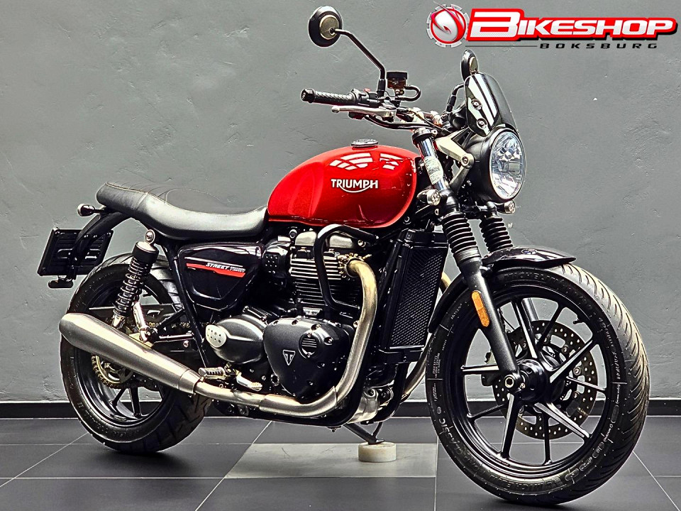 TRIUMPH 900 BONNEVILLE, image 2