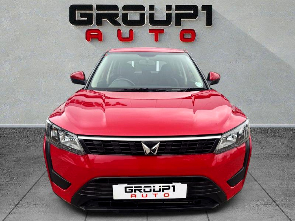 MAHINDRA XUV300 1.2T SE (W4), image 2