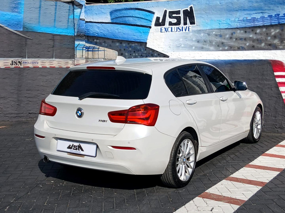 BMW 118i 5DR A/T (F20), image 2