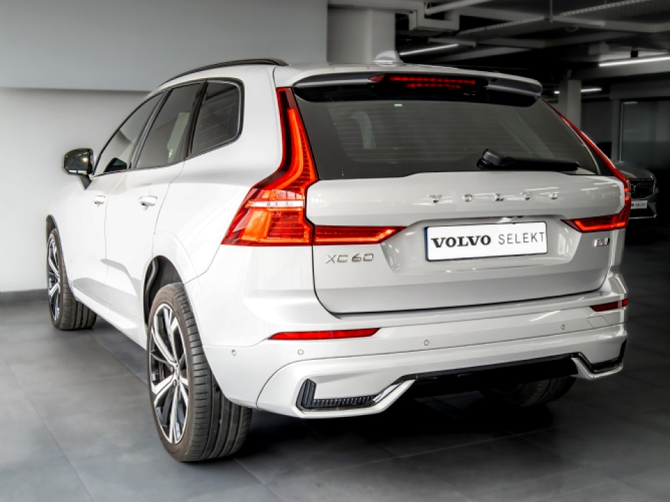 VOLVO XC60 B6 ULTIMATE DARK GEARTRONIC AWD, image 2