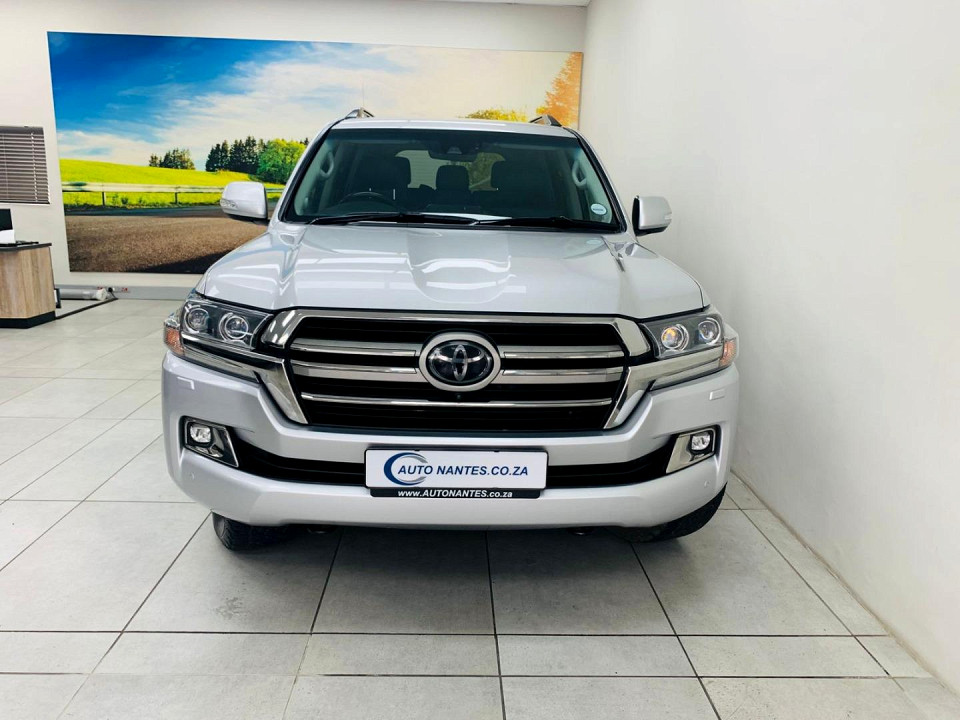 Toyota Land Cruiser 200 4.5D-4D V8 VX-R, image 2