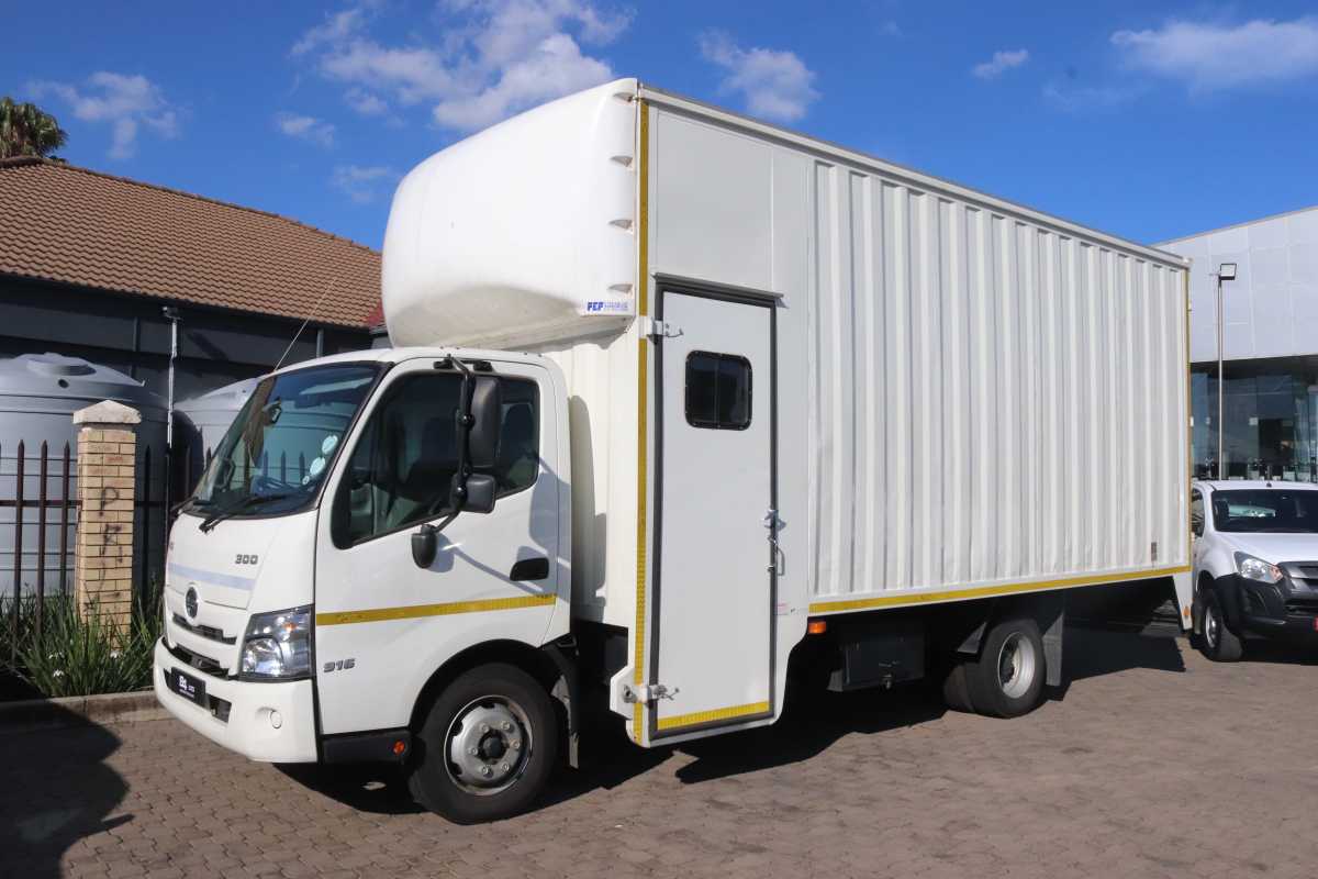 HINO HINO 300 916 LWB (FE3) A/T F/C C/C, image 2