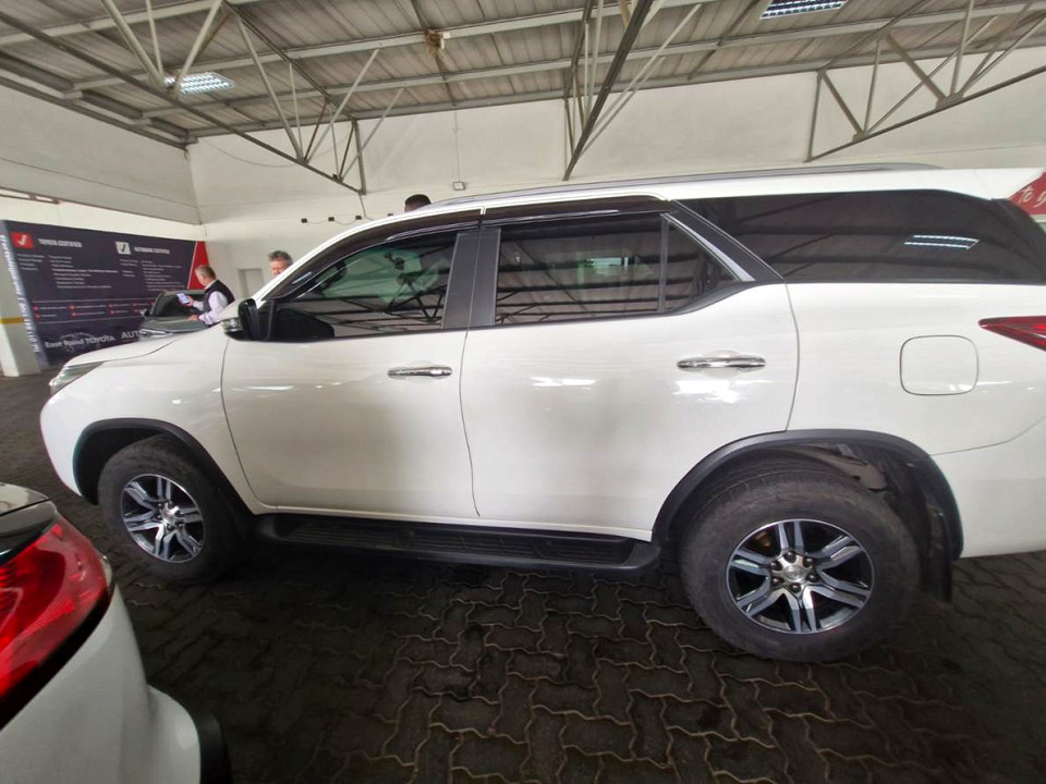 TOYOTA FORTUNER 2.4GD-6 R/B A/T, image 1