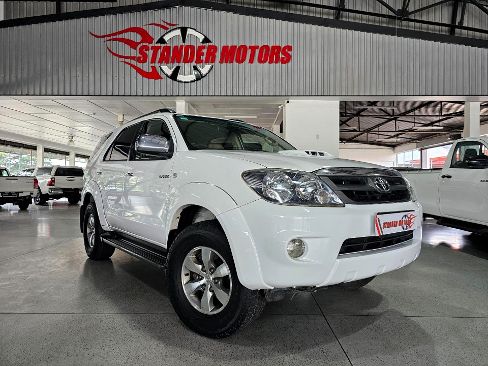 TOYOTA FORTUNER 3.0D-4D RAISED BODY, image 1