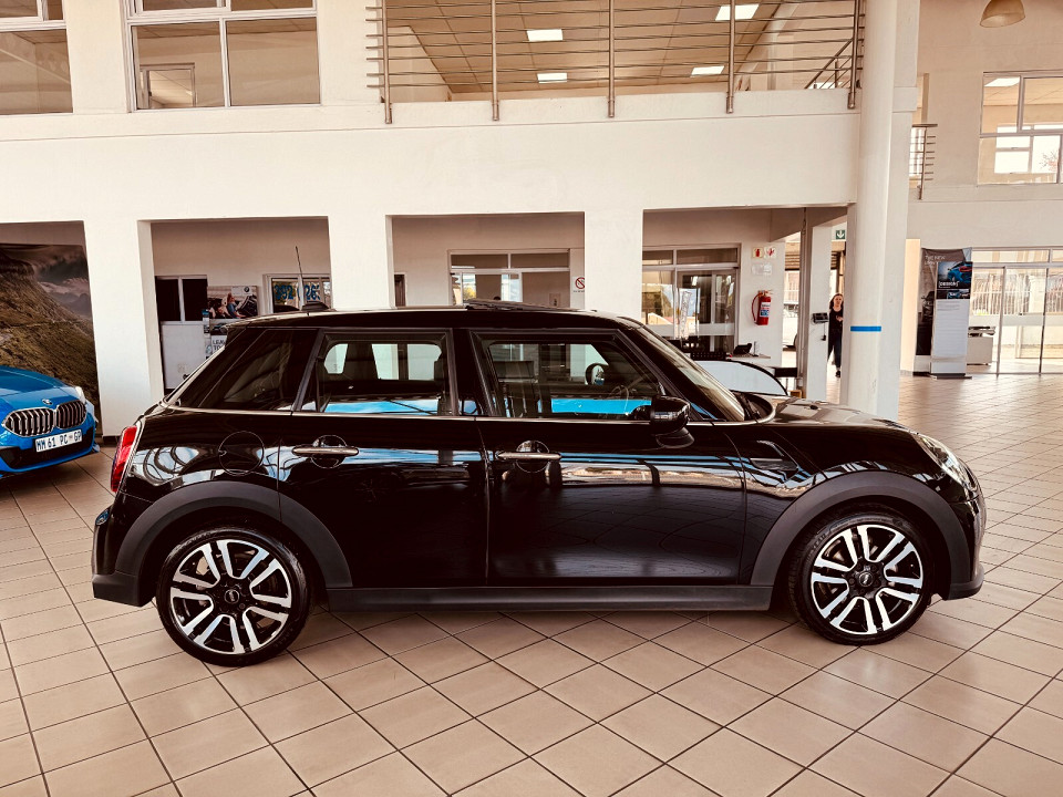 MINI COOPER 5DR A/T (XU72), image 2