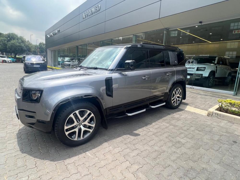 Land Rover Defender 110 D300 HSE X-Dynamic, image 2