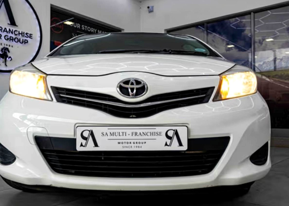 TOYOTA YARIS 1.0 XS 5Dr, image 2