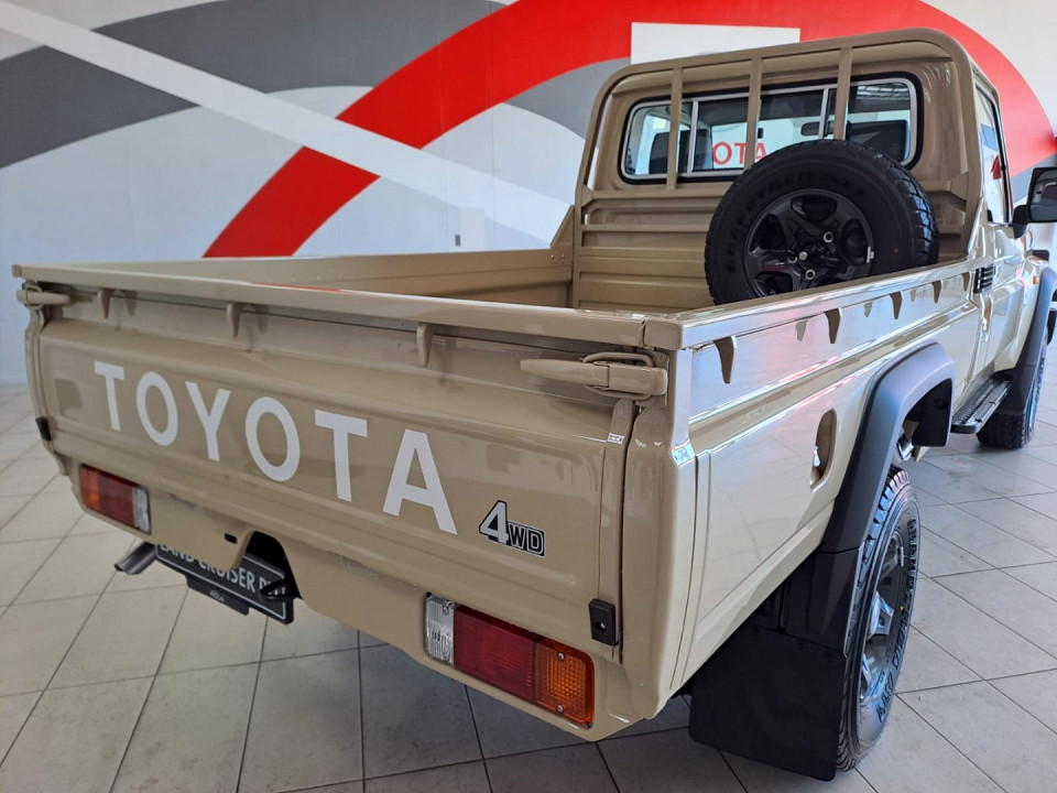 TOYOTA LAND CRUISER 79 4.2D P/U S/C, image 2