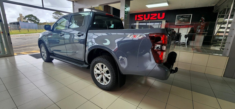 ISUZU D-MAX 3.0 Ddi LS 4X4 A/T D/C P/U, image 2