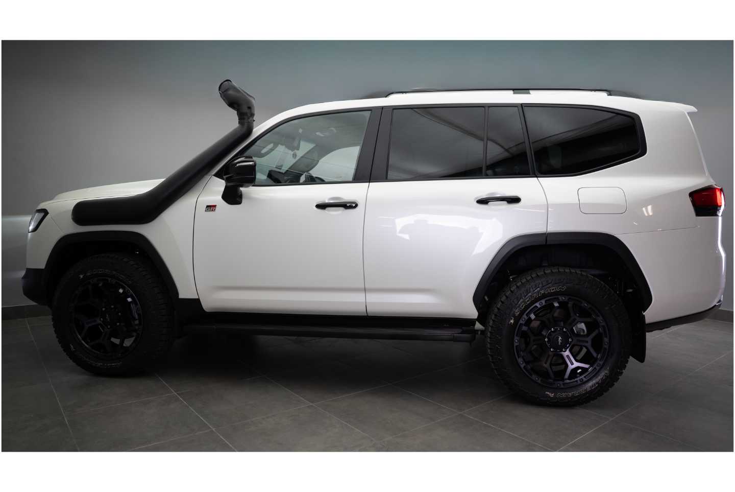 TOYOTA LANDCRUISER 300 V6 3.3D GR-S, image 2