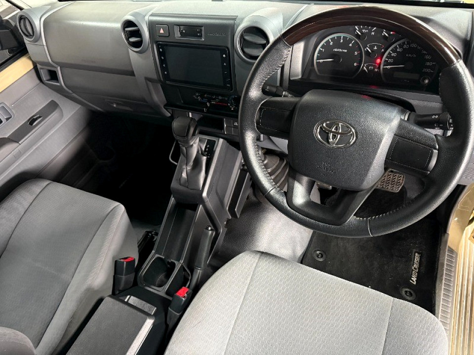 TOYOTA LAND CRUISER 79 2.8 GD-6 P/U D/C A/T, image 2