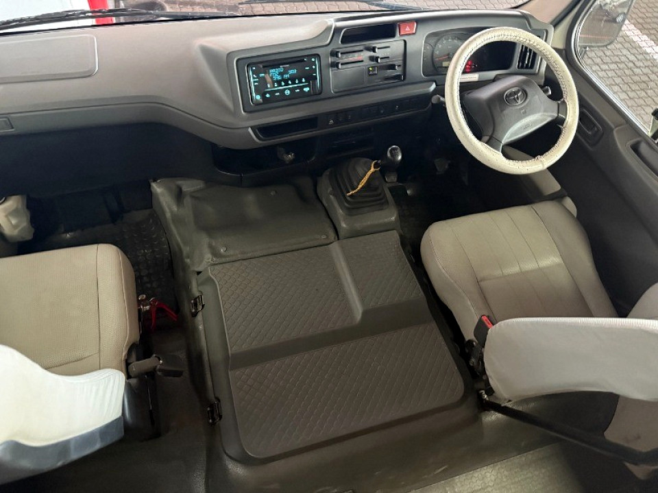 TOYOTA COASTER 4.0D 23 SEATER B/S, image 2