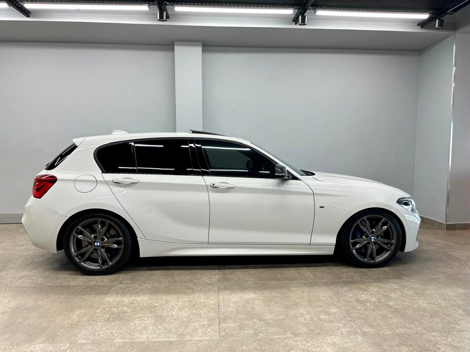 BMW M140i 5-door sports-auto, image 2