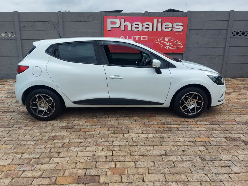 RENAULT CLIO IV 900T AUTHENTIQUE 5DR (66KW), image 2