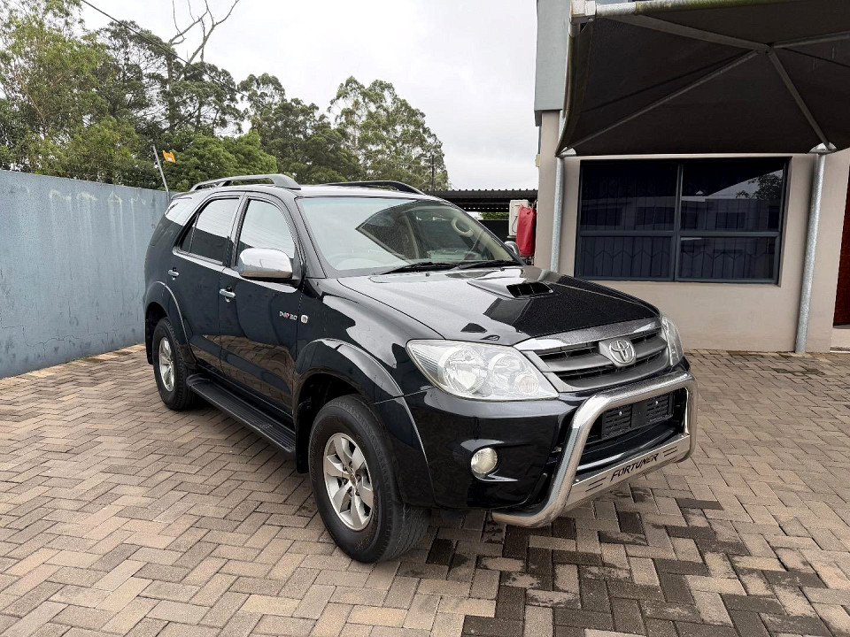 TOYOTA FORTUNER 3.0D-4D 4X4, image 1