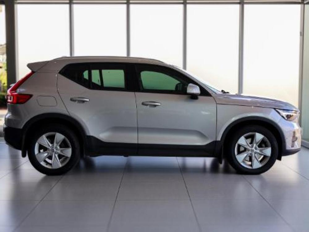 Volvo XC40 B3 Essential Geartronic (Mild Hybrid), image 2