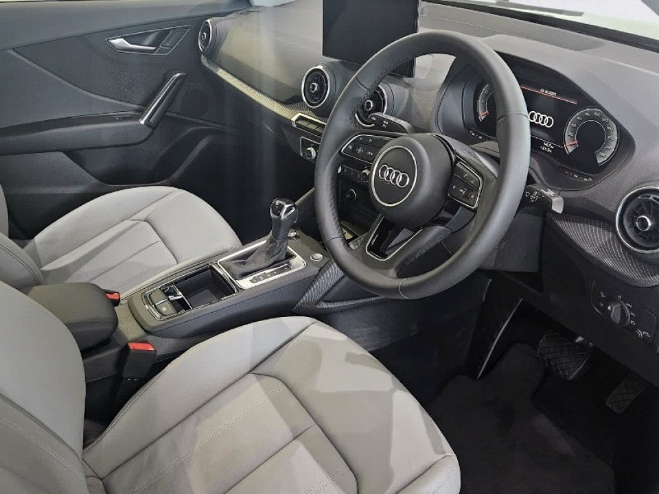 AUDI Q2 35 TFSI URBAN EDITION TIP, image 2