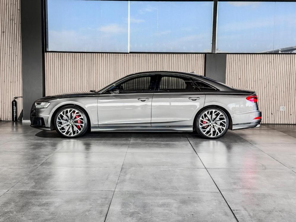 Audi S8 quattro Tiptronic, image 2