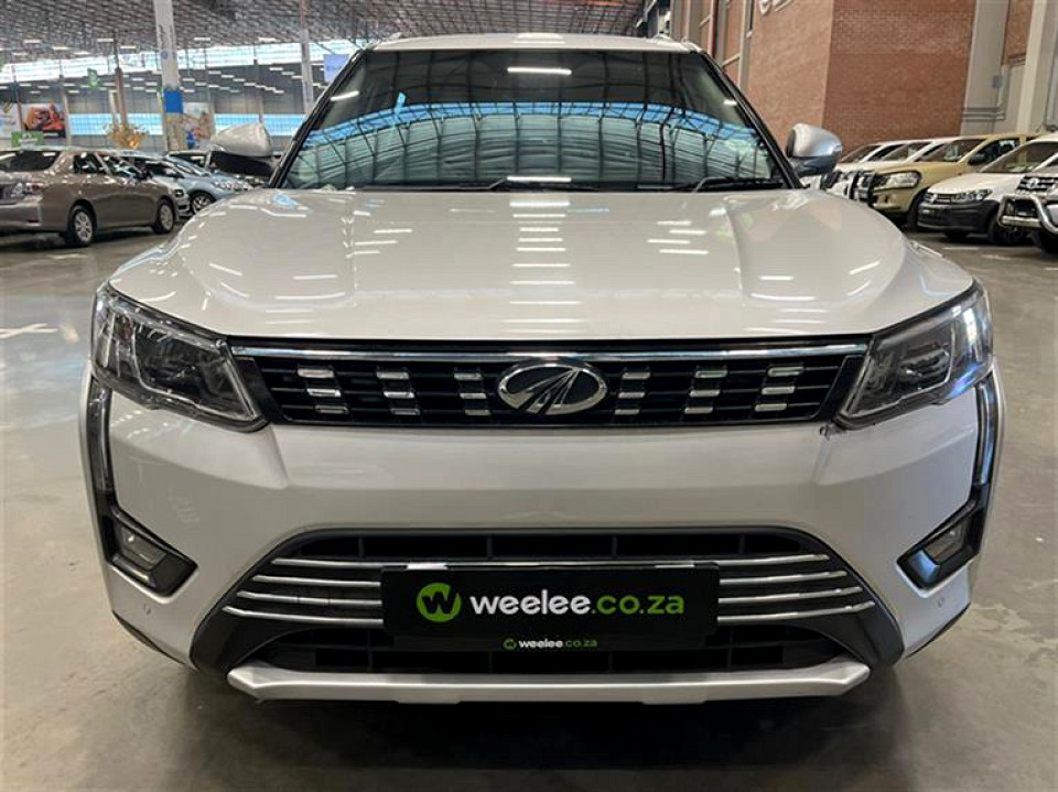 MAHINDRA XUV300 1.2T (W8), image 2