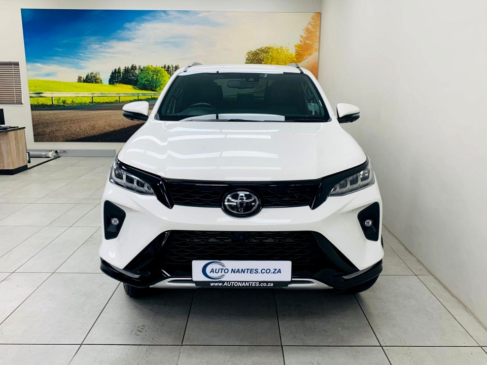 TOYOTA FORTUNER 2.8GD-6 VX A/T, image 2