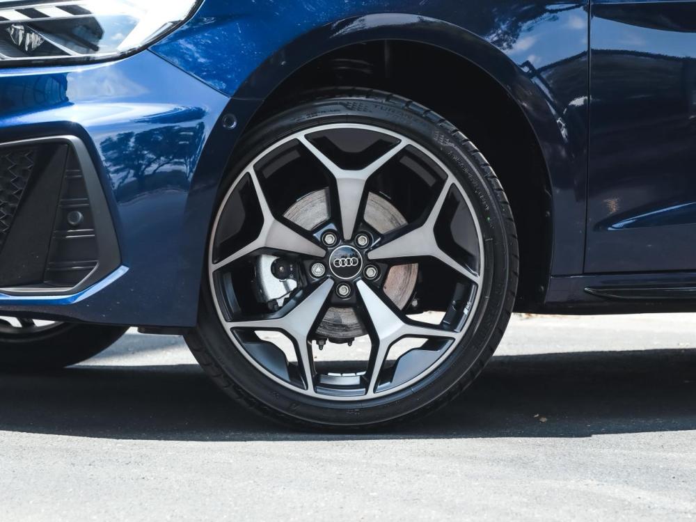 AUDI A1 SPORTBACK 30 TFSI BLACK EDITION S-TRONIC, image 2