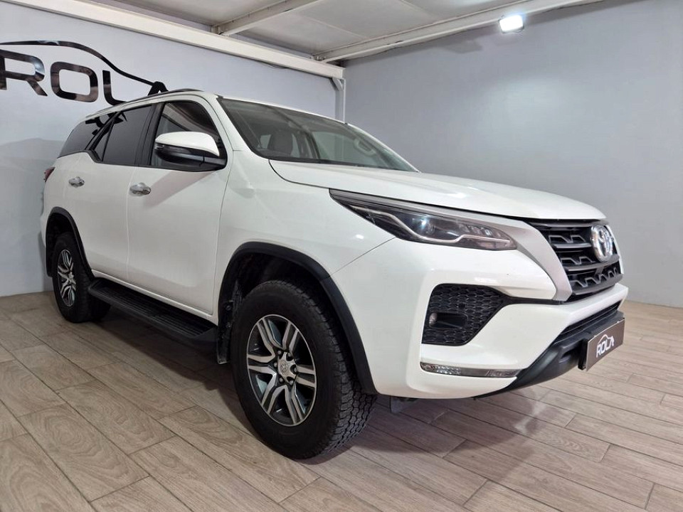 TOYOTA  FORTUNER 2.4GD-6 R/B A/T, image 1