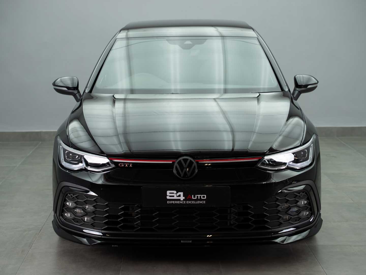 Volkswagen Golf 8 GTi  2.0 TSI DSG, image 2