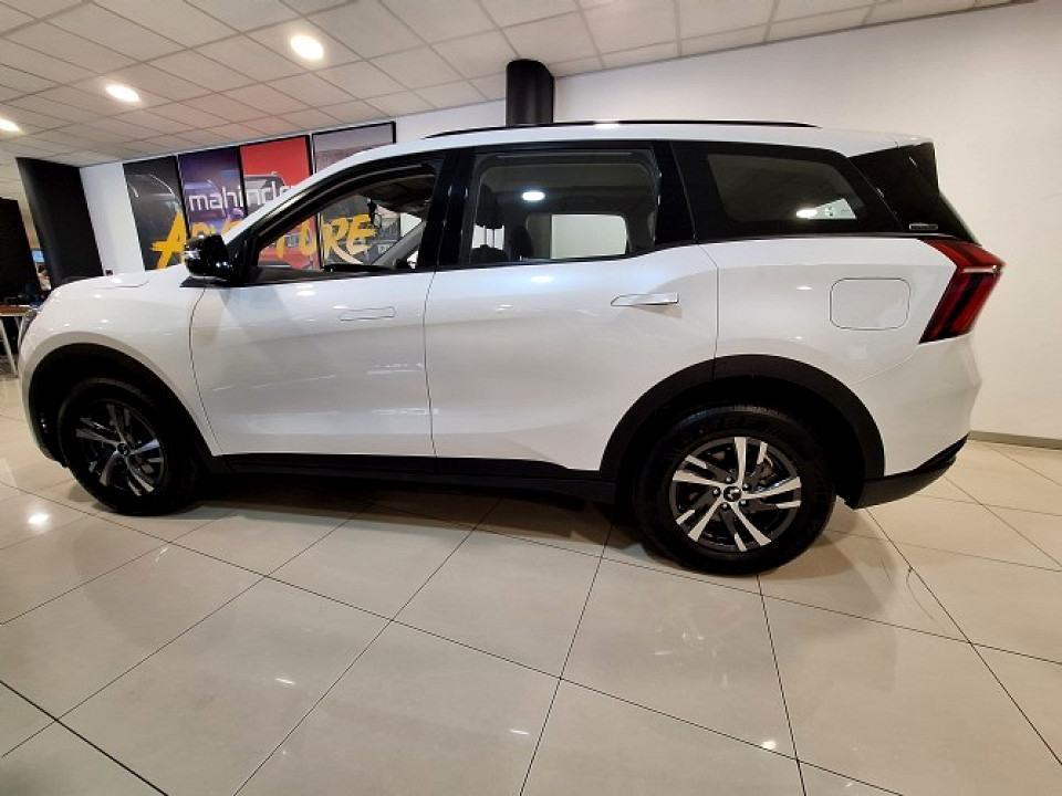 MAHINDRA XUV 700 2.0 AX5 A/T, image 2