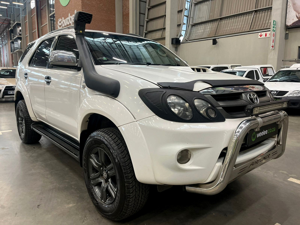 TOYOTA FORTUNER 3.0D-4D 4X4, image 1