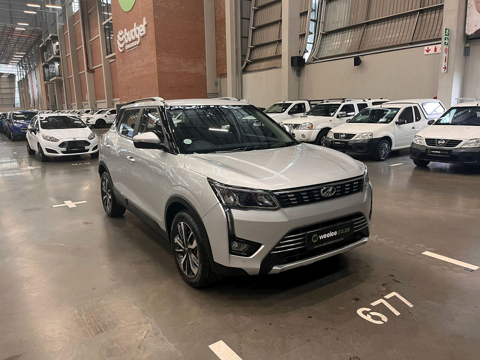 MAHINDRA XUV300 1.5D (W8), image 1