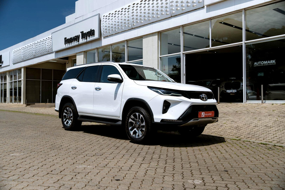 TOYOTA FORTUNER 2.4GD-6 4X4 A/T, image 2