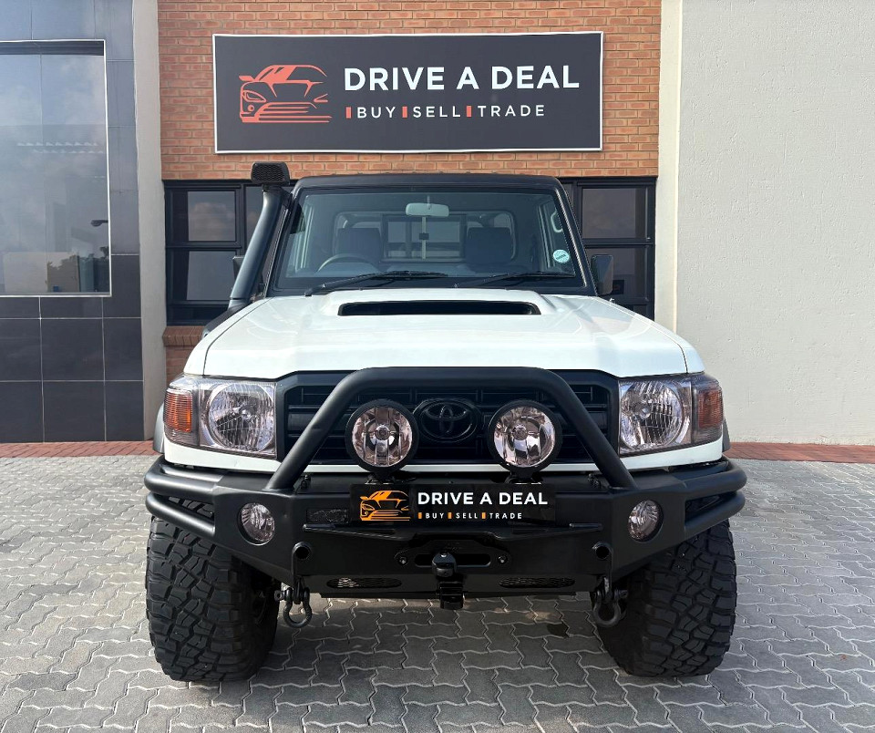TOYOTA LAND CRUISER 79 4.5D P/U S/C, image 2