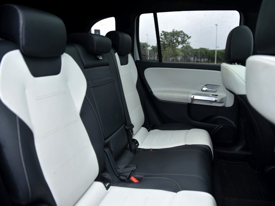 MERCEDES-BENZ GLB 220d 4MATIC, image 2