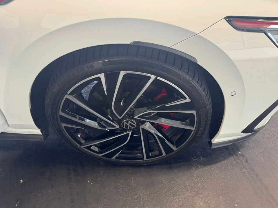 Volkswagen Golf 8 GTi  2.0 TSI DSG, image 2