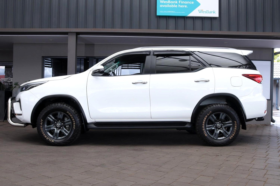 Toyota Fortuner 2.4GD-6 R/B A/T, image 2