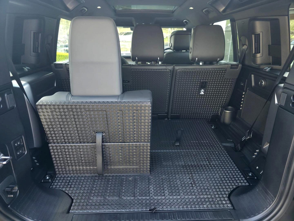 LAND ROVER DEFENDER 110 D300 HSE X-DYNAMIC, image 2