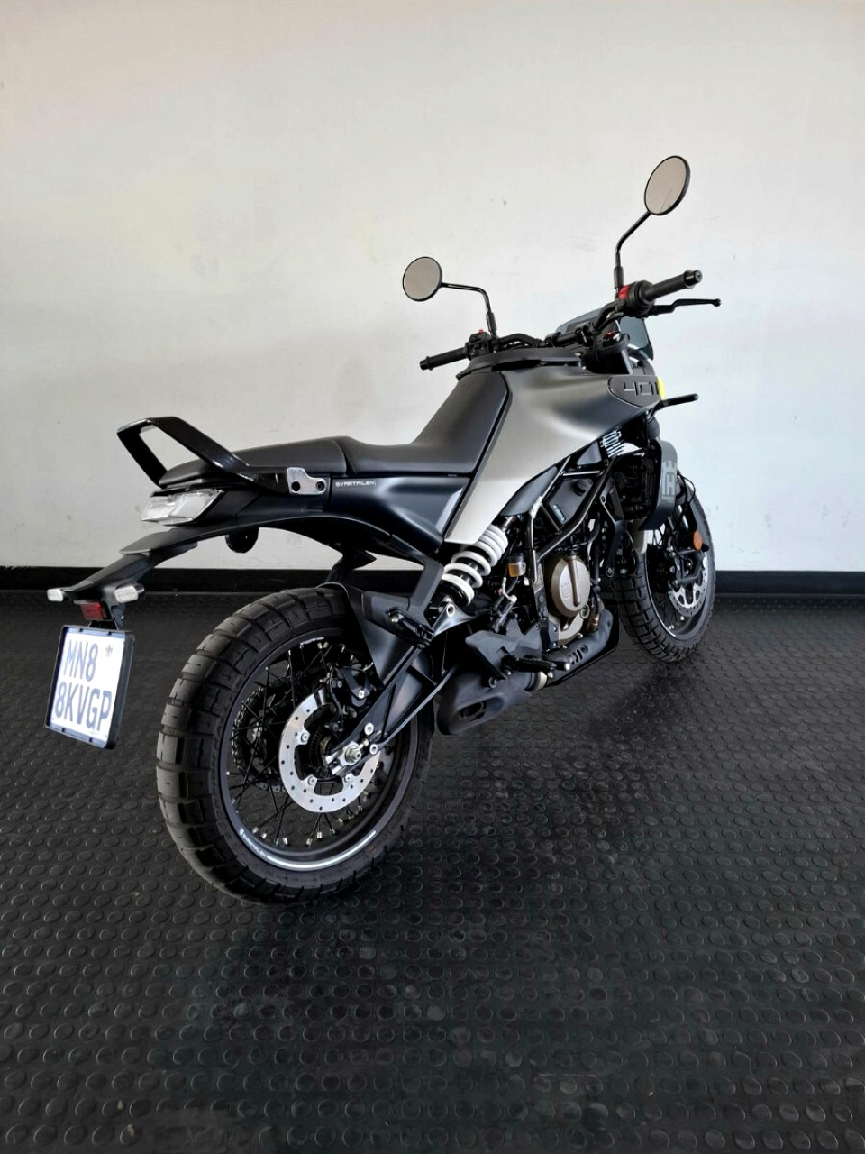 HUSQVARNA 401 SVARTPILEN, image 2