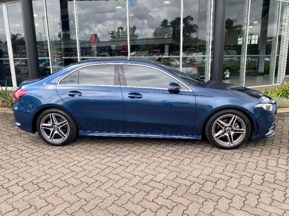 MERCEDES-BENZ A200 (4DR), image 2