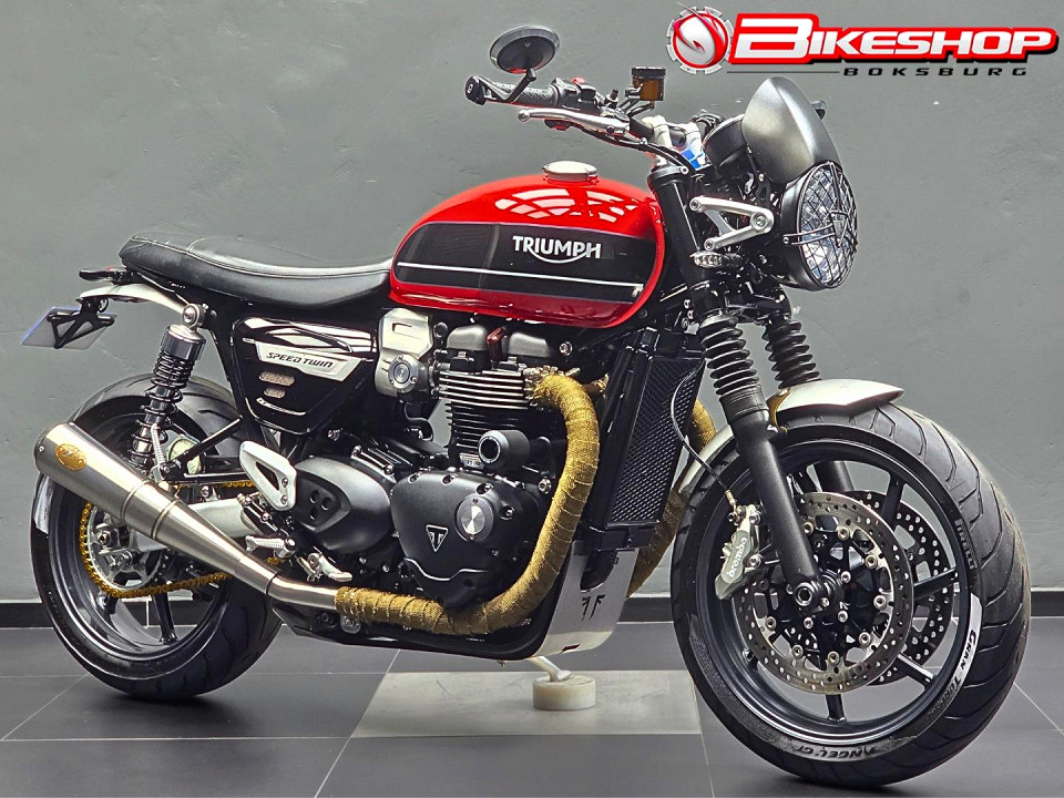 TRIUMPH 1200, image 2