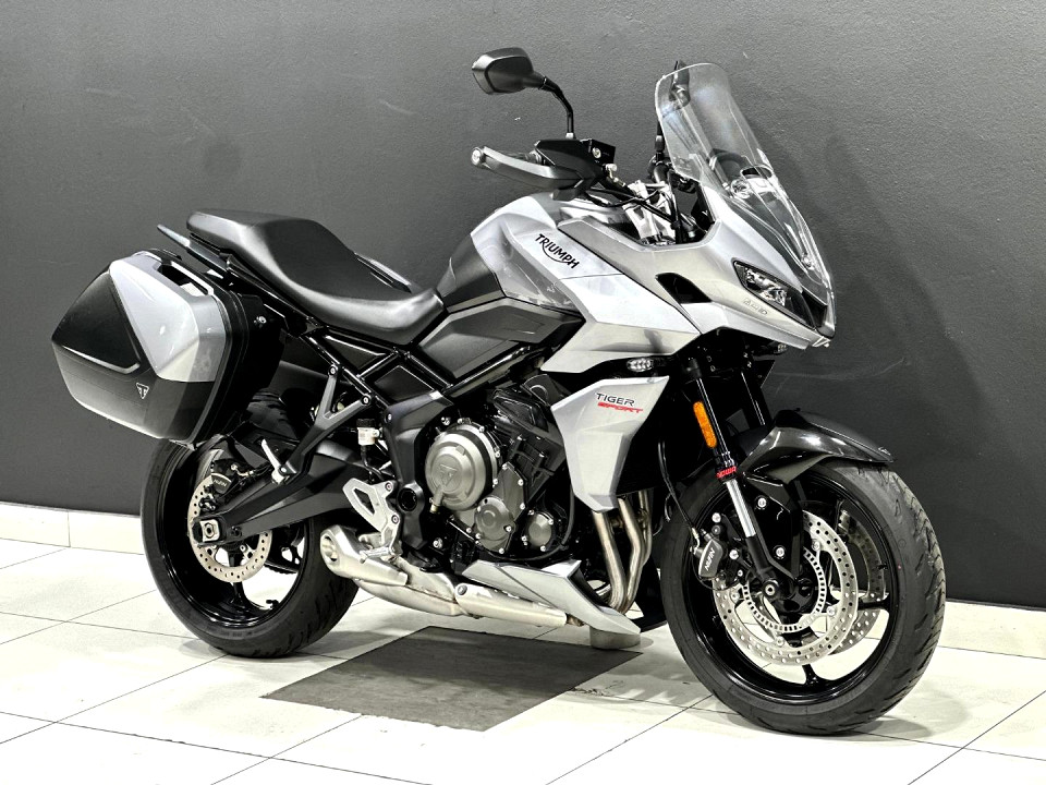 TRIUMPH 660 Sport, image 2