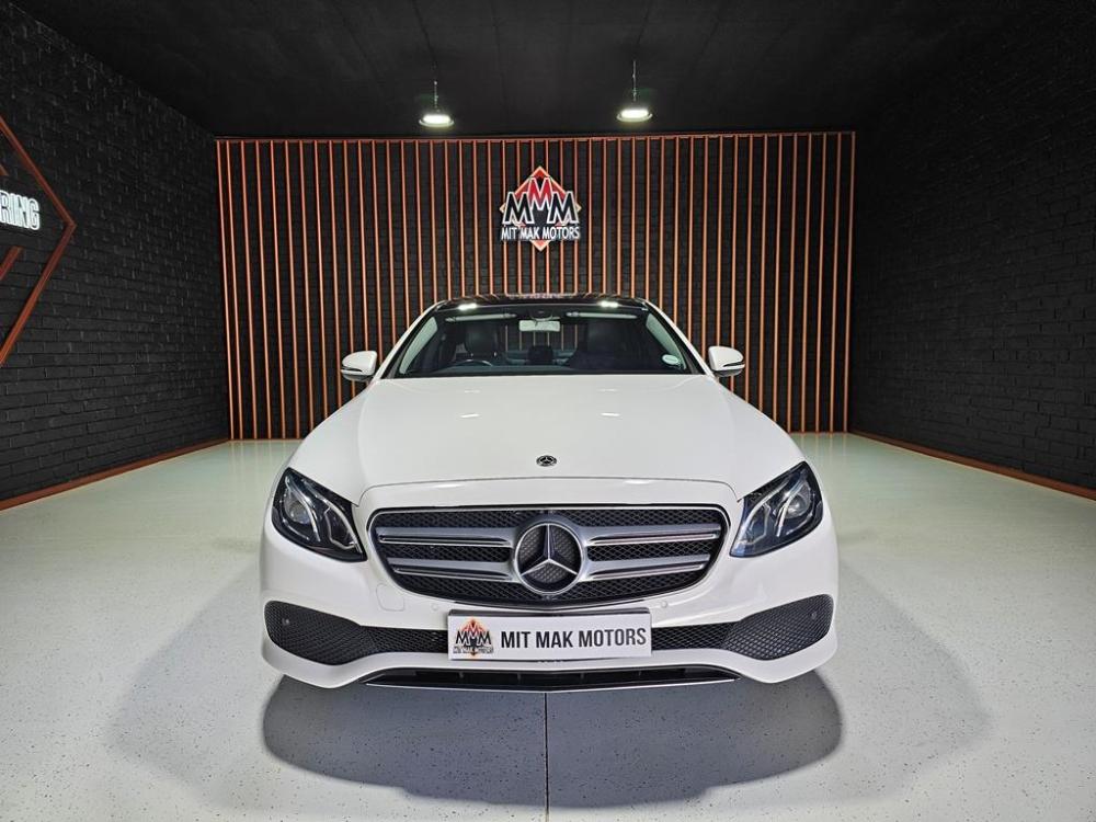 Mercedes-Benz E200, image 2